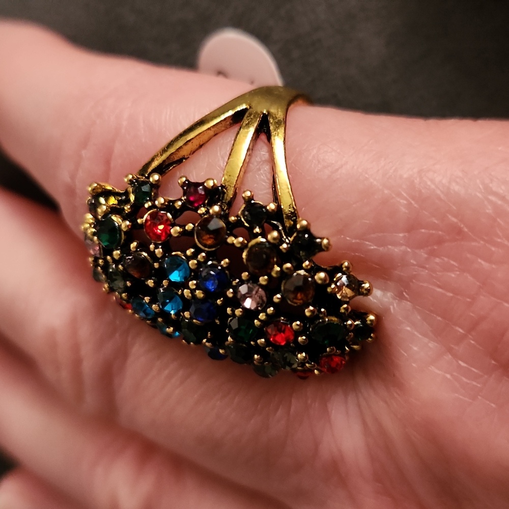 NEW- RING, SIZE 10 - Picture 5 of 9